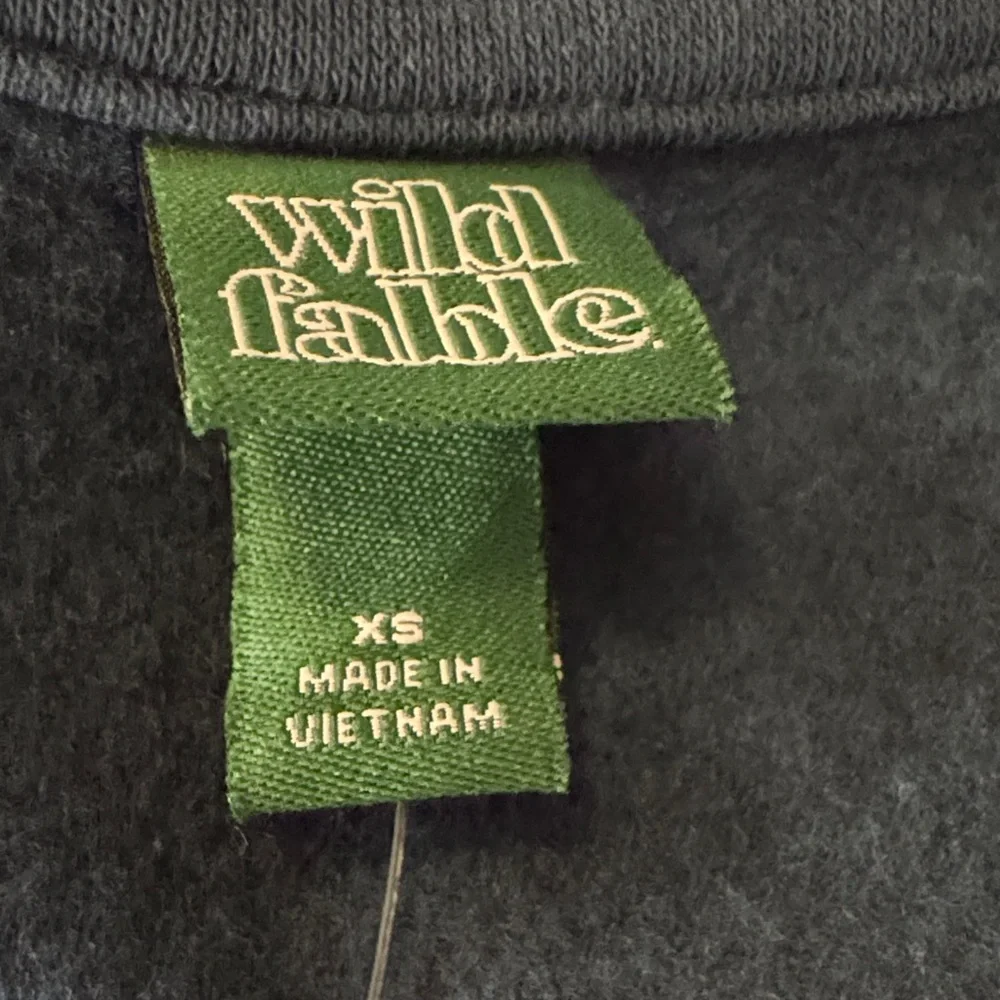 wild fable Navy and White London V-Neck Graphic Sweatshirt - Picture 5 of 6